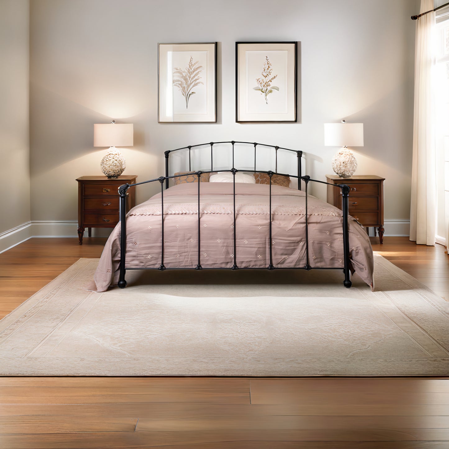 Vooraanzicht elegant metalen bed Stavelot met boogvormig zwart frame en decoratieve verbindingen in rustieke slaapkamer