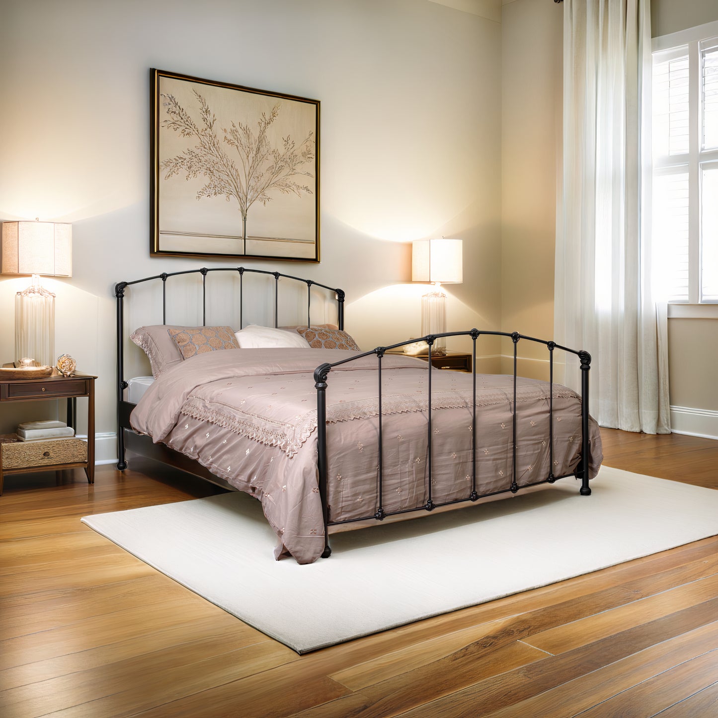 Elegant metalen bed Stavelot met boogvormig zwart frame en decoratieve verbindingen in rustieke slaapkamer