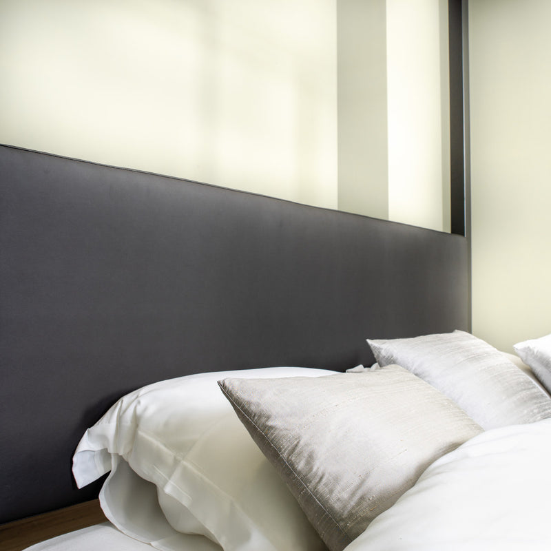 Le lit à baldaquin Loft avec tête de lit