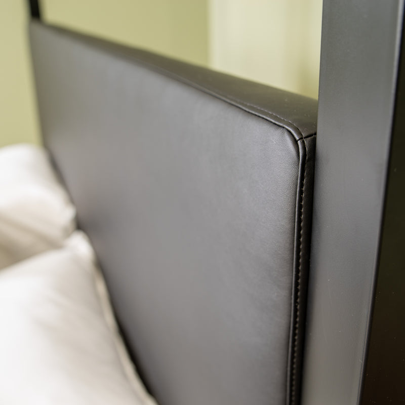 Le lit à baldaquin Loft avec tête de lit