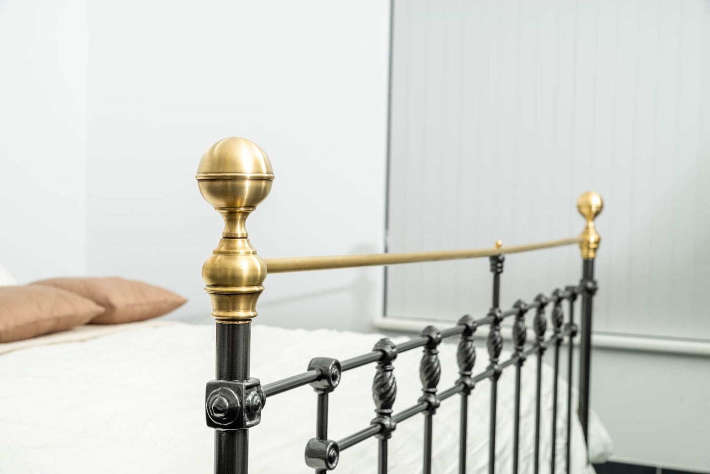 Top view foot end metal bed Sandhurst with brass frame and black bars