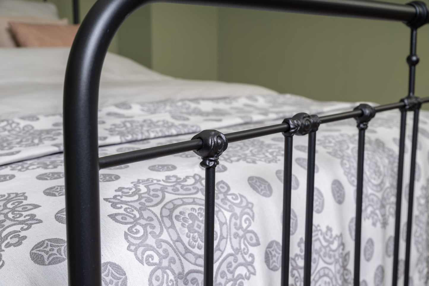 Black metal tube frame of bed Veurne with traditional connecting buttons