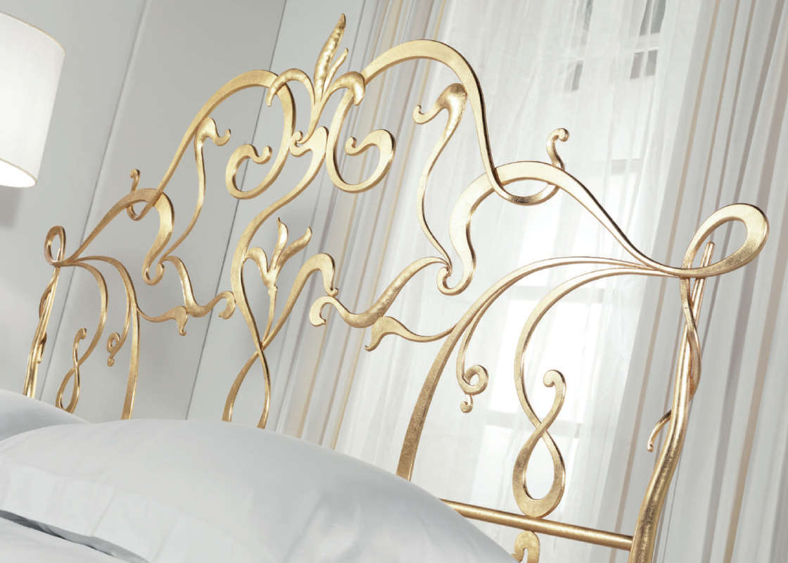 Headboard metal bed Valongo in gold